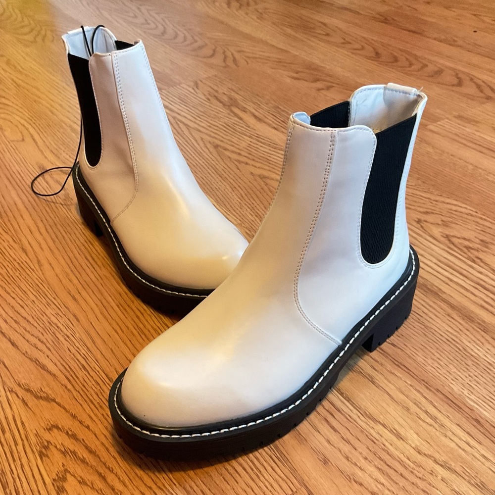 Women's Beige Chelsea Boots